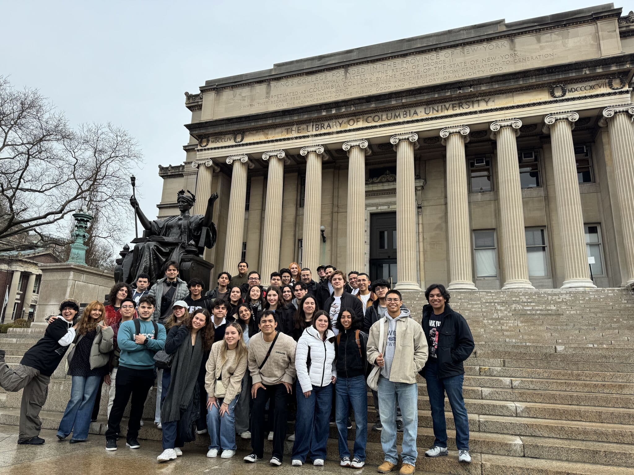 Estudiantes de SEITC durante el viaje académico en Columbia University